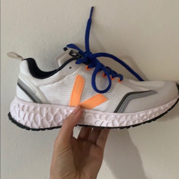 VEJA Running Shoes - Picture 6 of 6